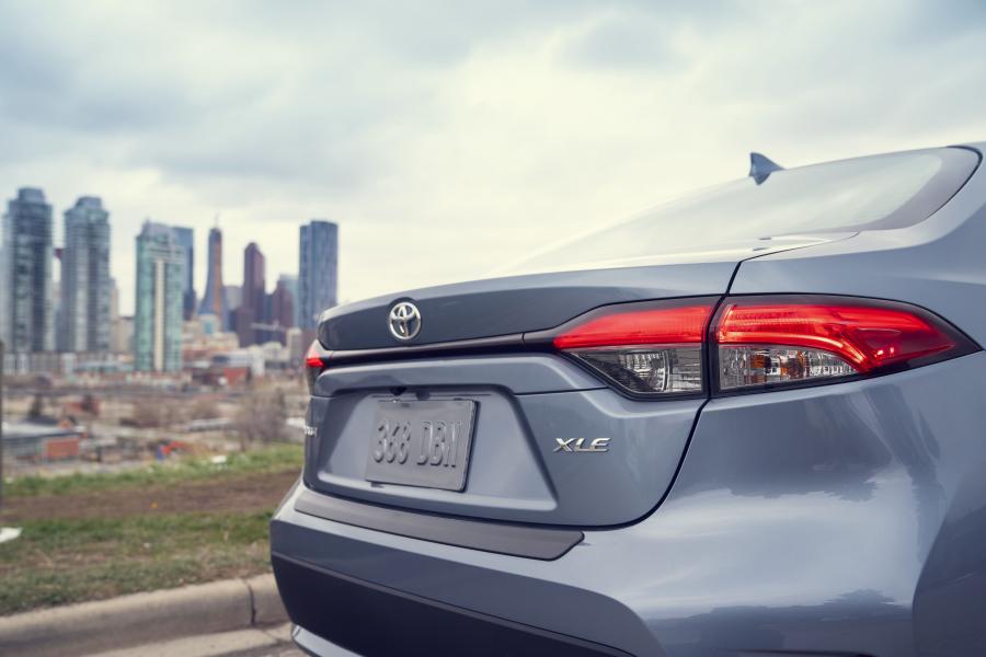 Детали экстерьера Toyota Corolla XLE Sedan 2019 года  (NA) (фото 16 из 40)